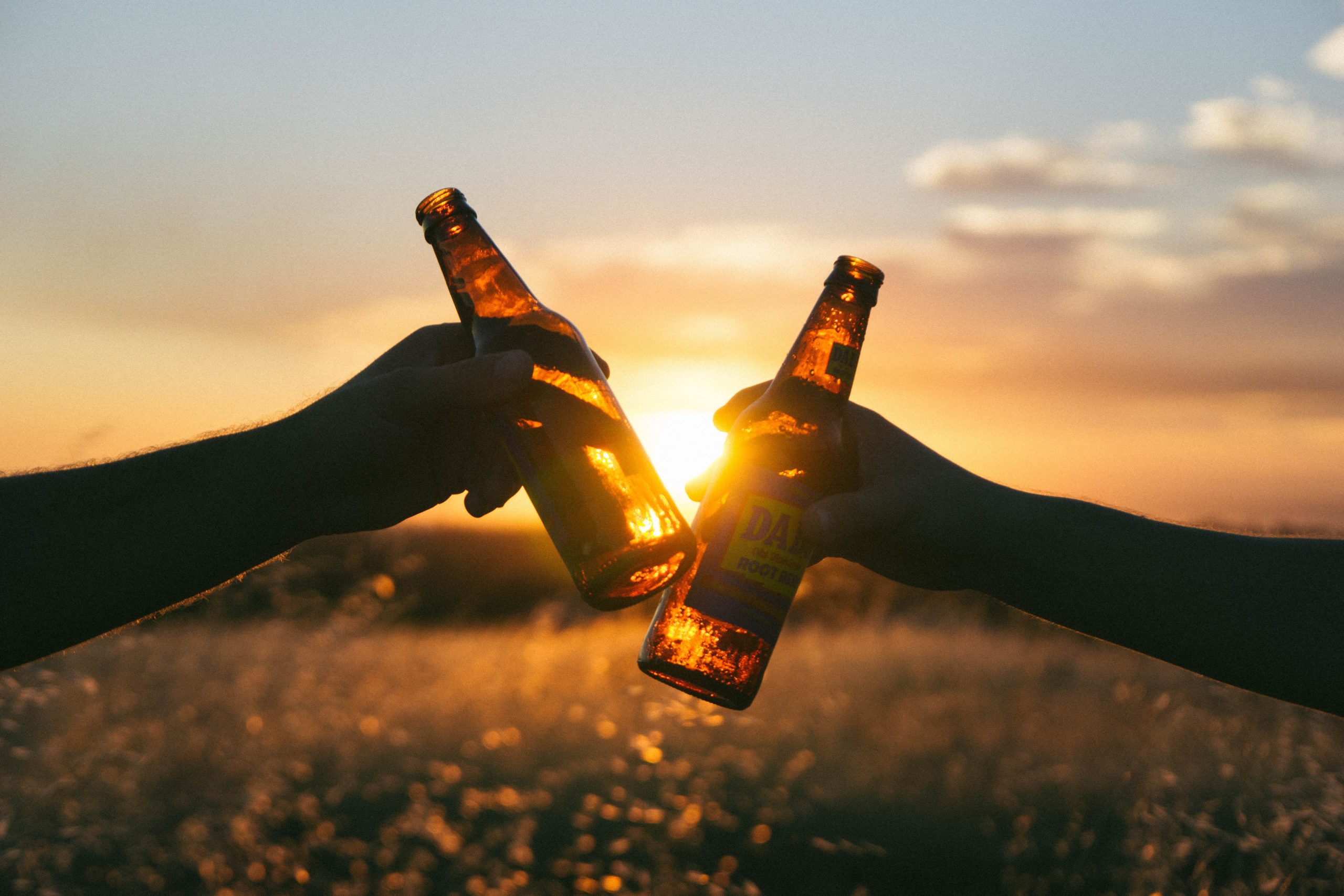 Loi Evin et influence marketing : comment communiquer sur l'alcool en respectant la loi ?